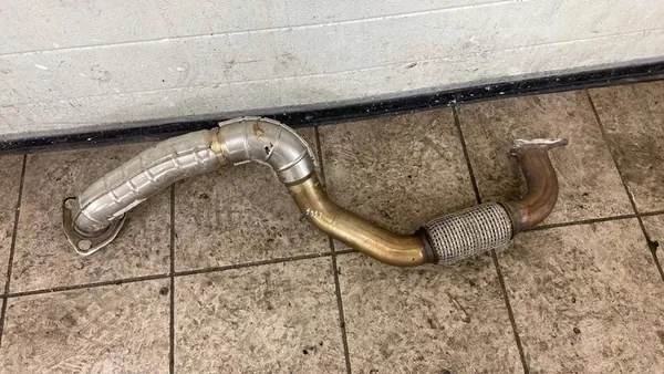 Uitlaatbeugel Opel Astra K 39201M image 1