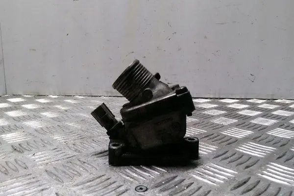 Carcasa de termostato VOLVO S80 II 2.4L Diesel 2008 OEM 30650022 image 4