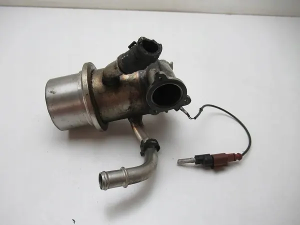 EGR-Jäähdytin VW Passat B7 2.0TDI 11-18 04L131512L image 4