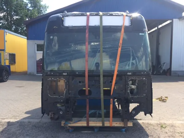 Volvo FH4 2015 Globetrotter Ohjaamo OEM 2085513 image 2
