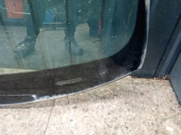 Audi A6 C8 Etutuuletin OEM SZYBA - Käytetty image 10