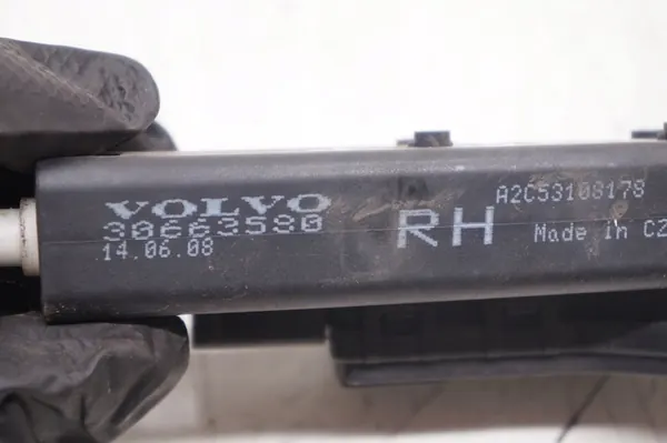 VOLVO V70 III S80 II Koplampenwaspomp Rechts 30663580 image 3