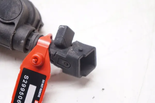 VOLVO V70 III S80 II Koplampenwaspomp Rechts 30663580 image 5