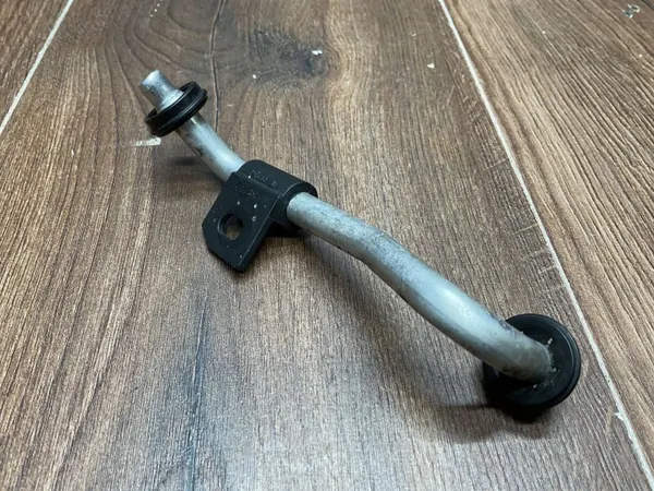 Gebrauchte Ölleitung OEM A2045280524 für Mercedes-Benz image 3