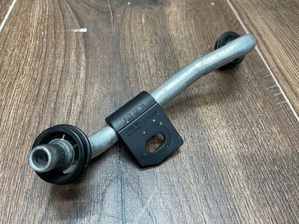 Gebrauchte Ölleitung OEM A2045280524 für Mercedes-Benz image 4