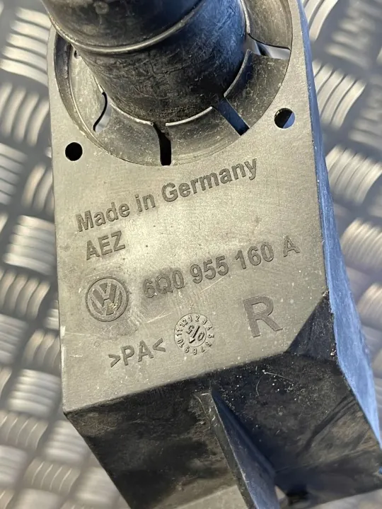 Buse de lave-glace phare gauche OEM 6Q0955159A image 6