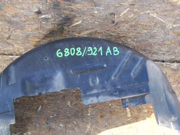 Rear Left Wheel Arch Fiat Freemont 6808921AB image 2