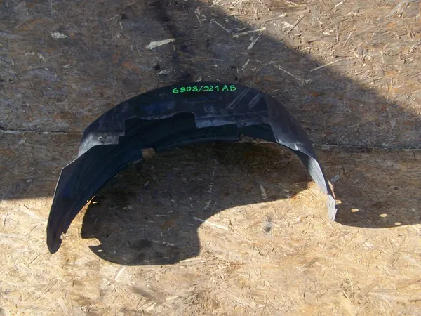 Rear Left Wheel Arch Fiat Freemont 6808921AB image 3