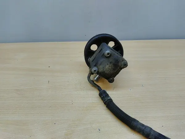 Bomba de direção assistida Volvo S80 OE 8683967 image 3