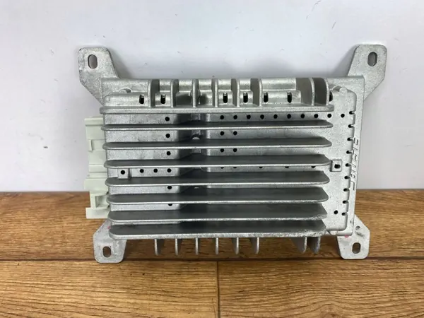 Amplificateur OEM 15903398PINYA pour Chevrolet Corvette C6 image 2