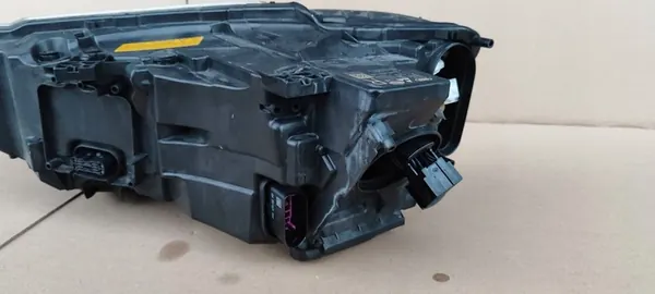 Farol dianteiro direito Audi A8 S8 D5 image 10