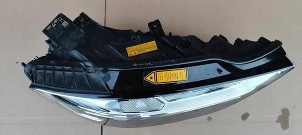 Farol dianteiro direito Audi A8 S8 D5 image 5