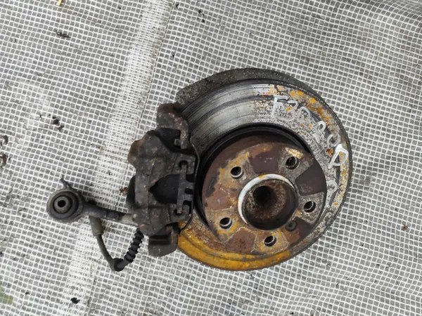 BMW F30 F31 Lift LCI 15-18 2.0D B47 Rechter Voorwielnaaf image 3