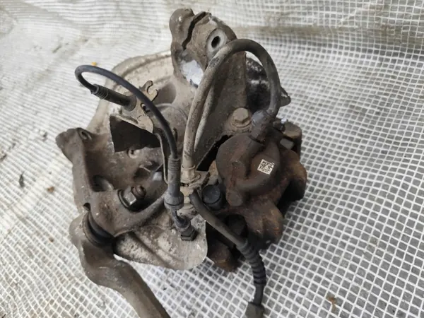 BMW F30 F31 Lift LCI 15-18 2.0D B47 Rechter Voorwielnaaf image 5