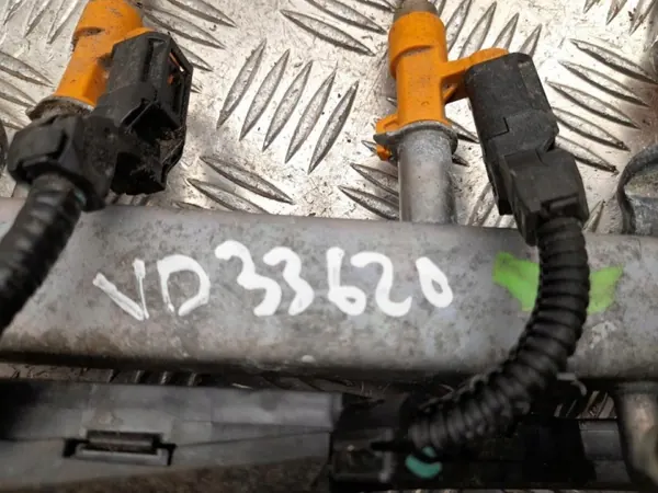 Distribuidor Combustível Toyota OEM 82125F4020A Usado image 3