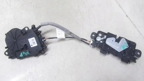 Verrou de hayon BMW X1 F48 OEM 737400610 - Occasion image 2