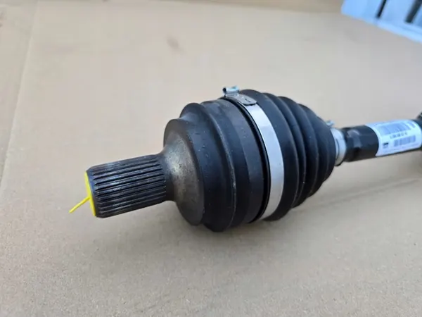 MERCEDES 4 MATIC PÓŁOŚ AMG A2053305710 image 2