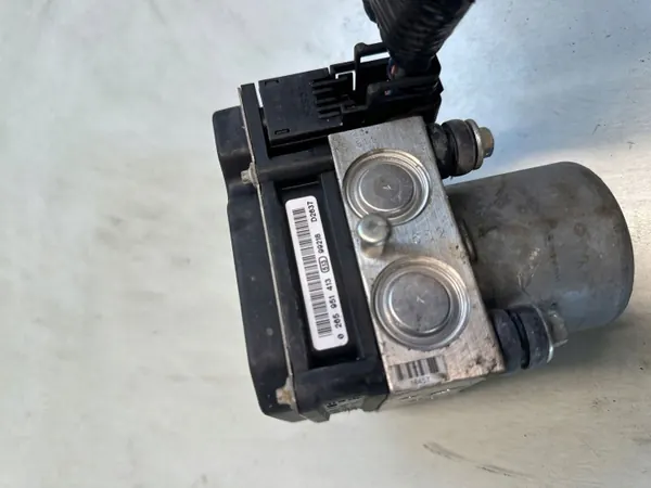 Infiniti G37 ABS-Pumpe OEM 0265951413 - Gebraucht image 3