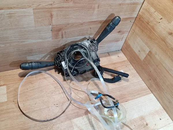 Gecombineerde schakelaar Peugeot 508 OE 96759260XT image 3