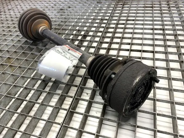 Vänster fram drivaxel VW Golf V 1.9 105HK 07-09 image 3