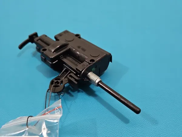 Kraftstoffklappen-Aktuator OEM 788266729R für Renault Kadjar image 2
