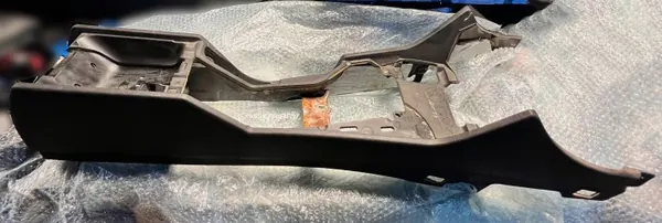 BMW E39 Keskikonsoli Tunnelisuojus Musta Verhoilu image 2