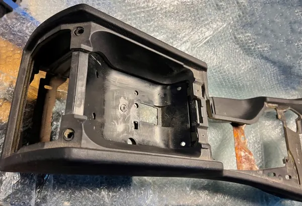 BMW E39 Keskikonsoli Tunnelisuojus Musta Verhoilu image 3