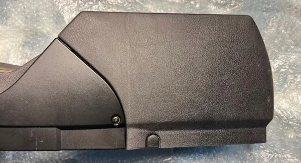 BMW E39 Keskikonsoli Tunnelisuojus Musta Verhoilu image 7