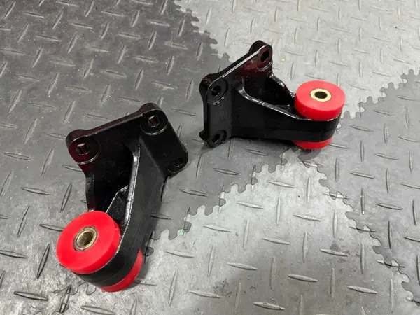 Support Différentiel Mitsubishi OEM MR369381/2 image 4