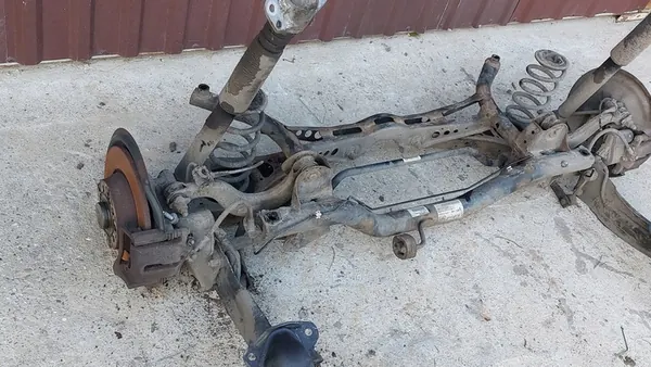 Trave di Sospensione Posteriore VW Tiguan I Lift 2.0 TDI image 3