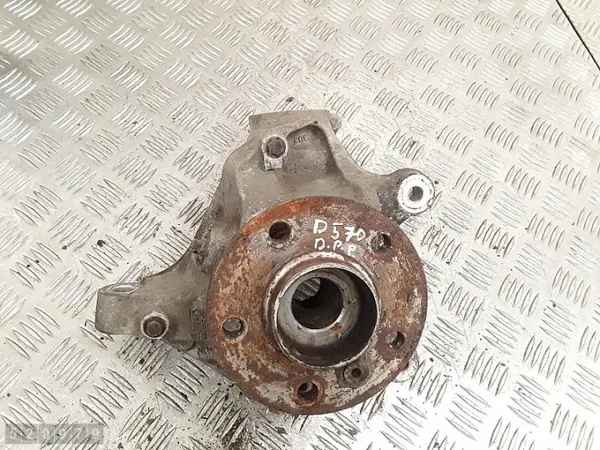 BMW X1 2020 Hjullagerhus Fram Höger OEM 6876646 image 2