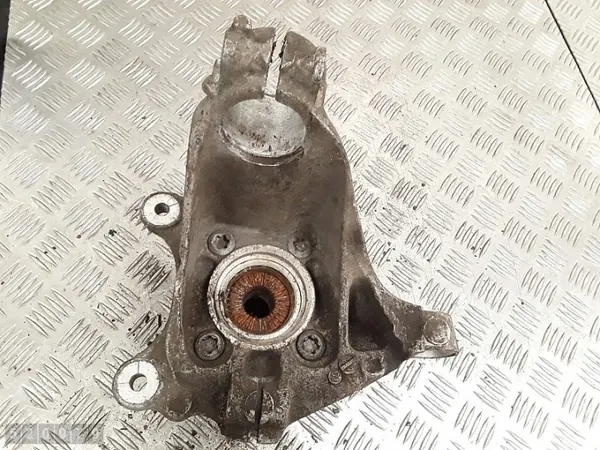 BMW X1 2020 Hjullagerhus Fram Höger OEM 6876646 image 4