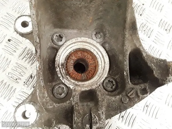 BMW X1 2020 Hjullagerhus Fram Höger OEM 6876646 image 5