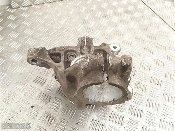 BMW X1 2020 Hjullagerhus Fram Höger OEM 6876646 image 6