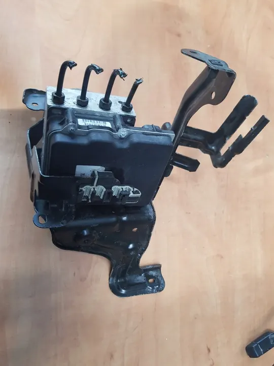 Bomba ABS AUDI A4 B7 8E0910517H014 image 2