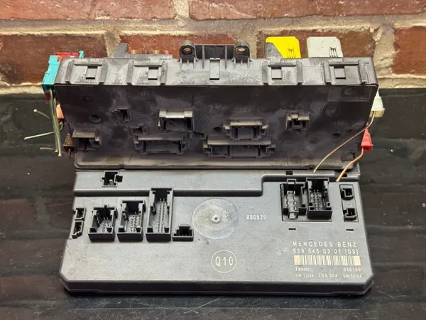 Módulo SAM Mercedes W639 OEM 6395450301 image 2