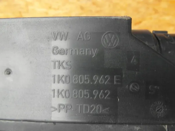 AUDI A3 8P 2.0 TDI Ilmansuodattimen Kotelo 1K0805962E image 4