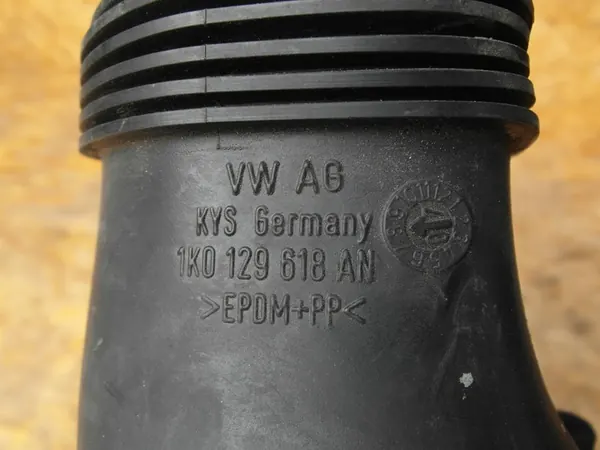 AUDI A3 8P 2.0 TDI Ilmansuodattimen Kotelo 1K0805962E image 7