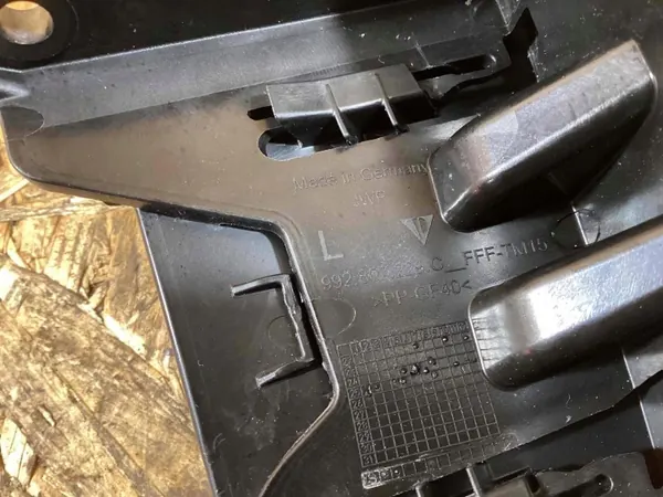 Porsche 992 Frontstoßstangengitter OEM 992807229C image 6