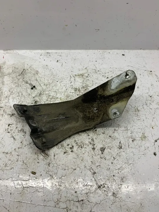 Höger fram skärm fäste VW Golf VI (2008-2013) 5K6821136 image 2