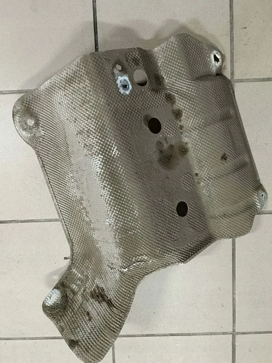 Protetor térmico de escape Audi A4 B8 image 1