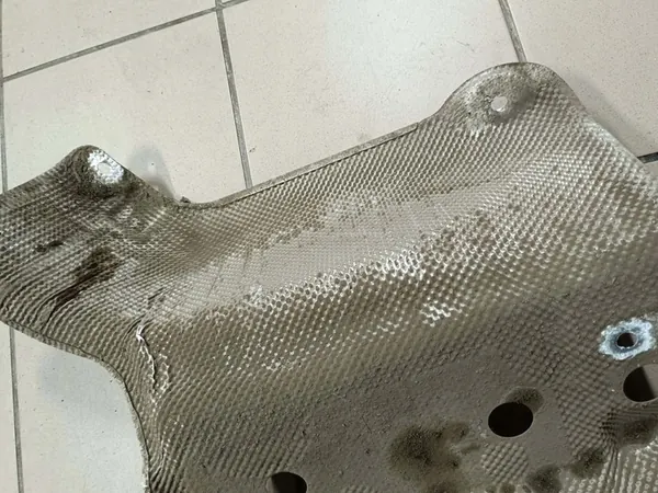 Protetor térmico de escape Audi A4 B8 image 3