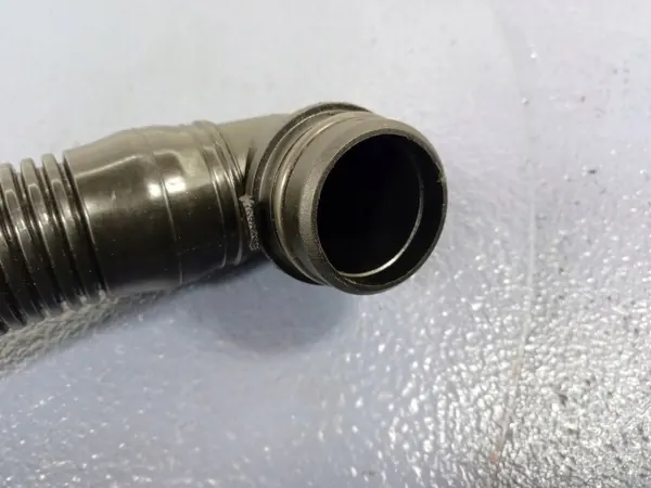 Porsche Cayman II 981 Oljefyllningsrör OEM 98110726400 image 3