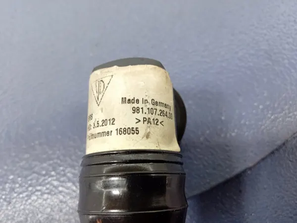 Porsche Cayman II 981 Oljefyllningsrör OEM 98110726400 image 4