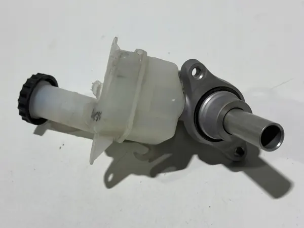 Mitsubishi OE Bromsvätskebehållare - Begagnad del image 6