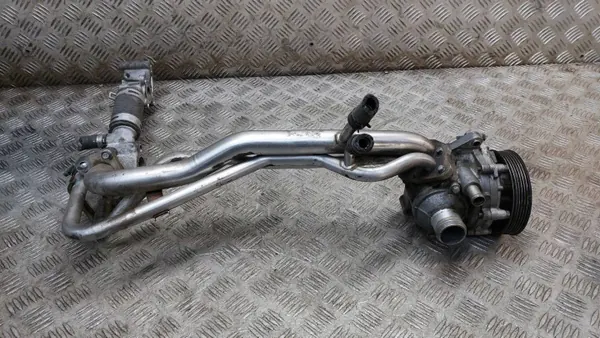 Pompe à eau & tuyaux OEM pour Volvo XC90 I 4.4 V8 image 2
