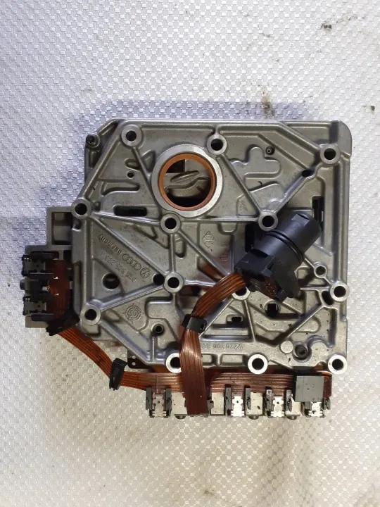 Begagnad Audi 01M325105 automatväxel ventilhus image 3