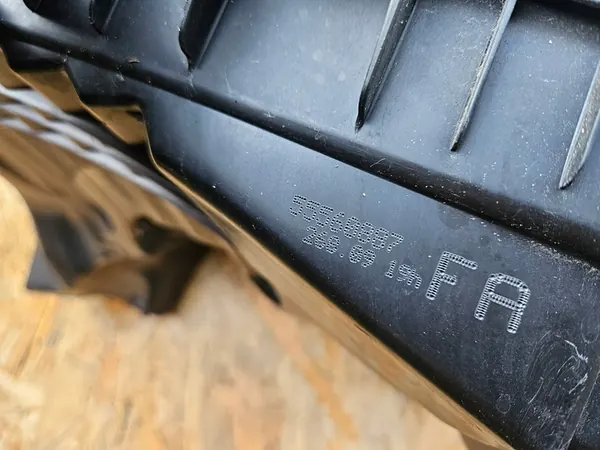 OPEL INSIGNIA A 2.8 Ilmansuodattimen Kotelo OEM 55560887 image 10