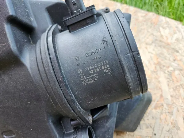 OPEL INSIGNIA A 2.8 Ilmansuodattimen Kotelo OEM 55560887 image 4