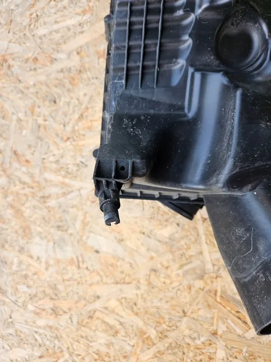 OPEL INSIGNIA A 2.8 Ilmansuodattimen Kotelo OEM 55560887 image 7